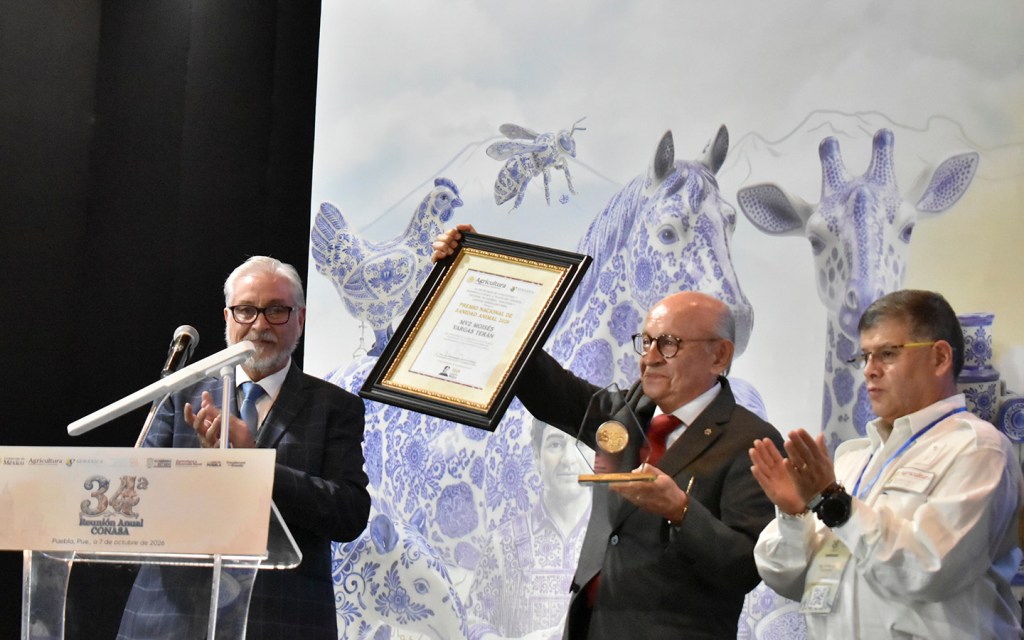 Entrega AGRICULTURA Premio Nacional de Sanidad Animal 2026 al veterinario Moisés Vargas Terán