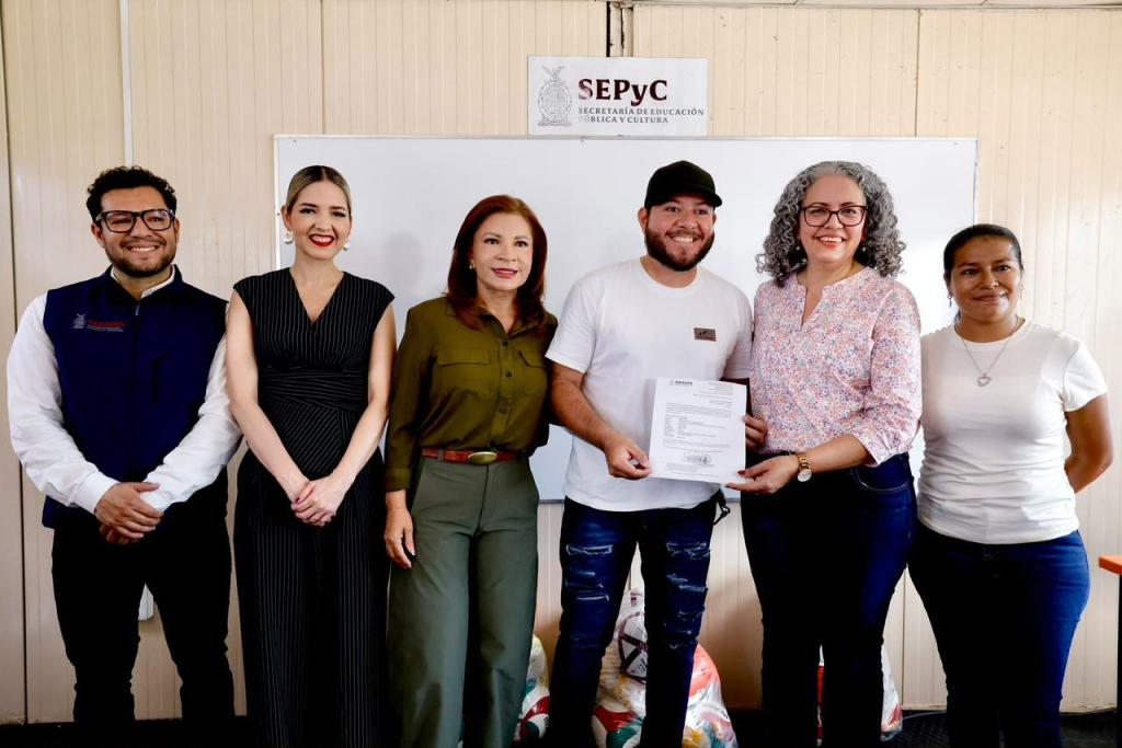 En Mazatlán, Gobernadora Graciela Domínguez sostiene encuentro con familias desplazadas para llevarles distintos&nbsp;apoyos