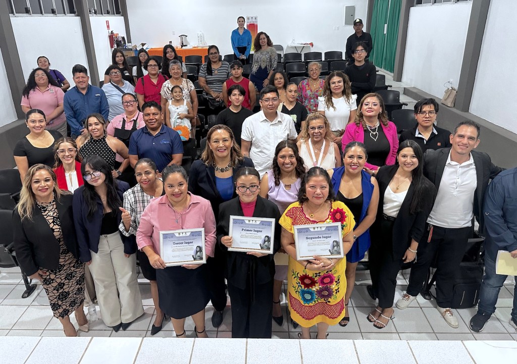 Premian a ganadoras del concurso de oratoria “Mujeres que inspiran, voces que transforman” en Los Cabos